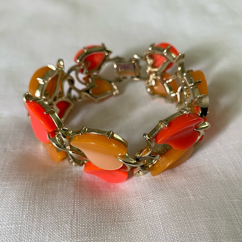 Vintage Leaf Bracelet Thermoset Heart Shape Orange Butterscotch Silvertone - Picture 2 of 12